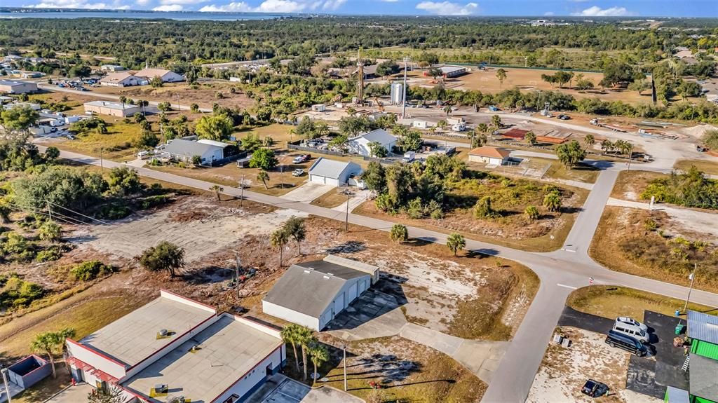 合同活跃: $650,000 (0 贝兹, 0 浴室, 2400 平方英尺)