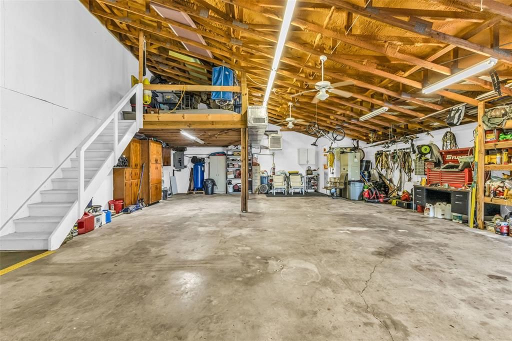 合同活跃: $650,000 (0 贝兹, 0 浴室, 2400 平方英尺)