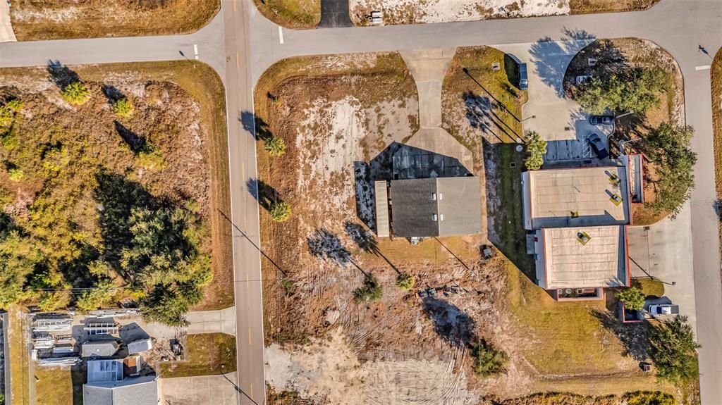 合同活跃: $650,000 (0 贝兹, 0 浴室, 2400 平方英尺)