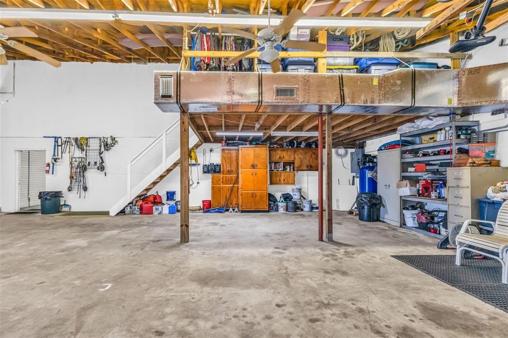 合同活跃: $650,000 (0 贝兹, 0 浴室, 2400 平方英尺)