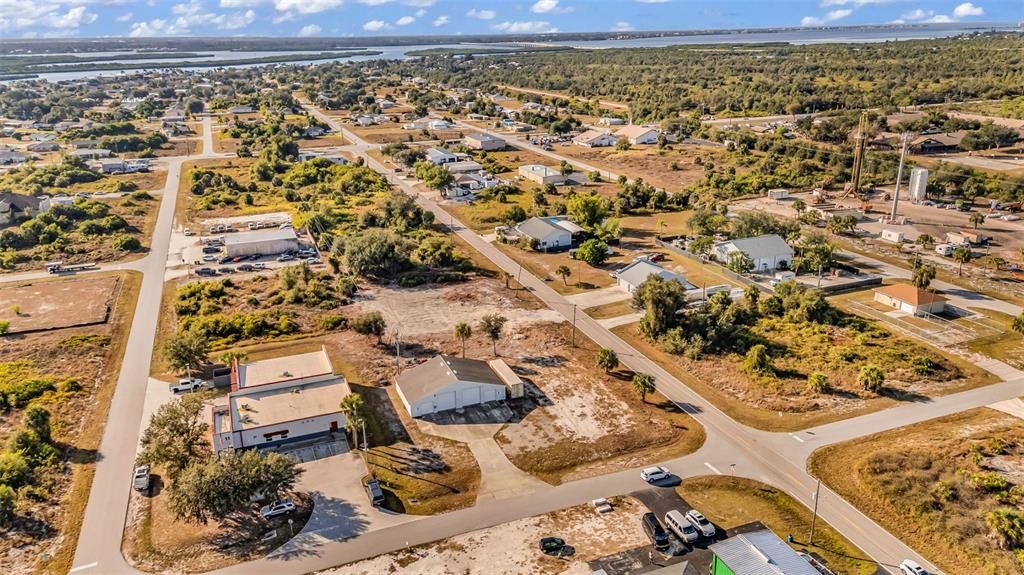 合同活跃: $650,000 (0 贝兹, 0 浴室, 2400 平方英尺)