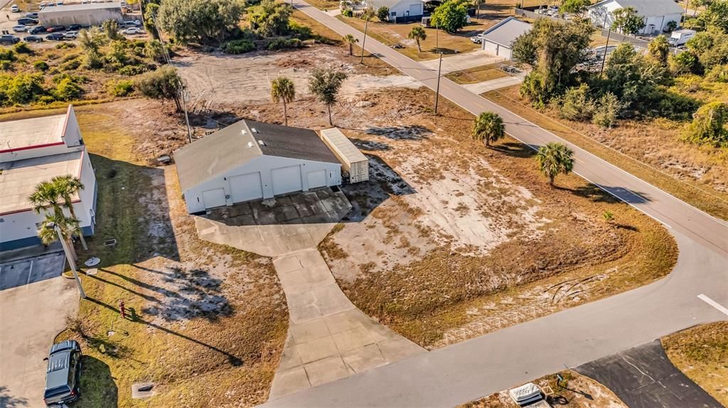 合同活跃: $650,000 (0 贝兹, 0 浴室, 2400 平方英尺)