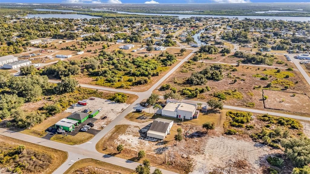 合同活跃: $650,000 (0 贝兹, 0 浴室, 2400 平方英尺)