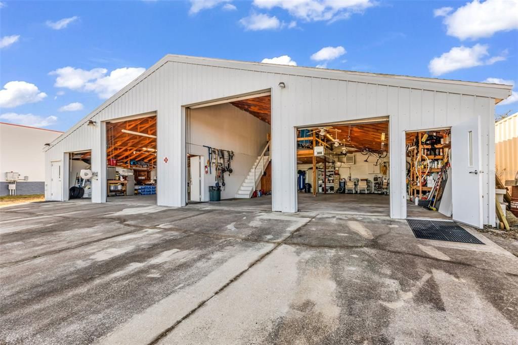 合同活跃: $650,000 (0 贝兹, 0 浴室, 2400 平方英尺)