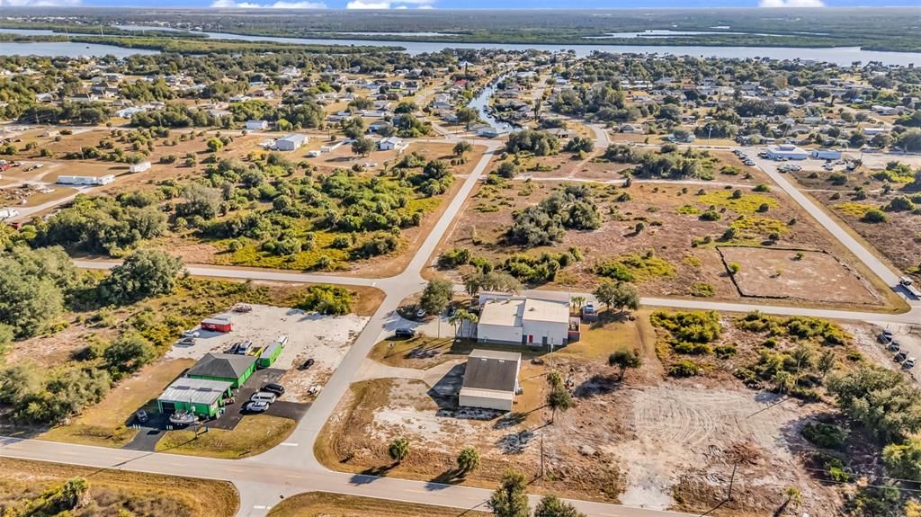 合同活跃: $650,000 (0 贝兹, 0 浴室, 2400 平方英尺)