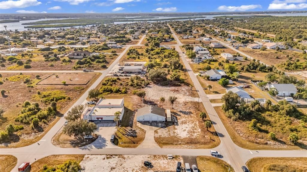 合同活跃: $650,000 (0 贝兹, 0 浴室, 2400 平方英尺)