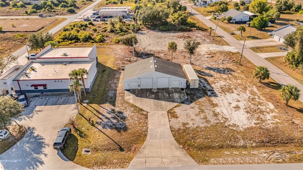 合同活跃: $650,000 (0 贝兹, 0 浴室, 2400 平方英尺)