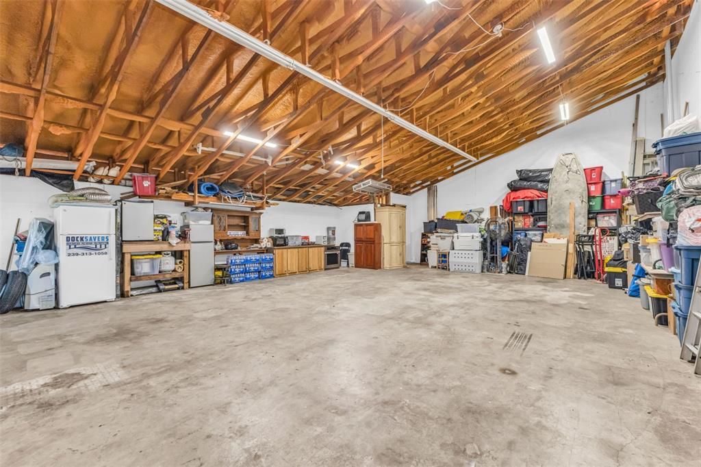 合同活跃: $650,000 (0 贝兹, 0 浴室, 2400 平方英尺)