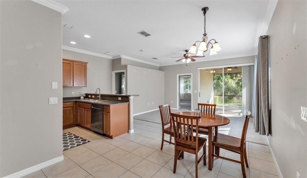 合同活跃: $249,900 (3 贝兹, 2 浴室, 1354 平方英尺)