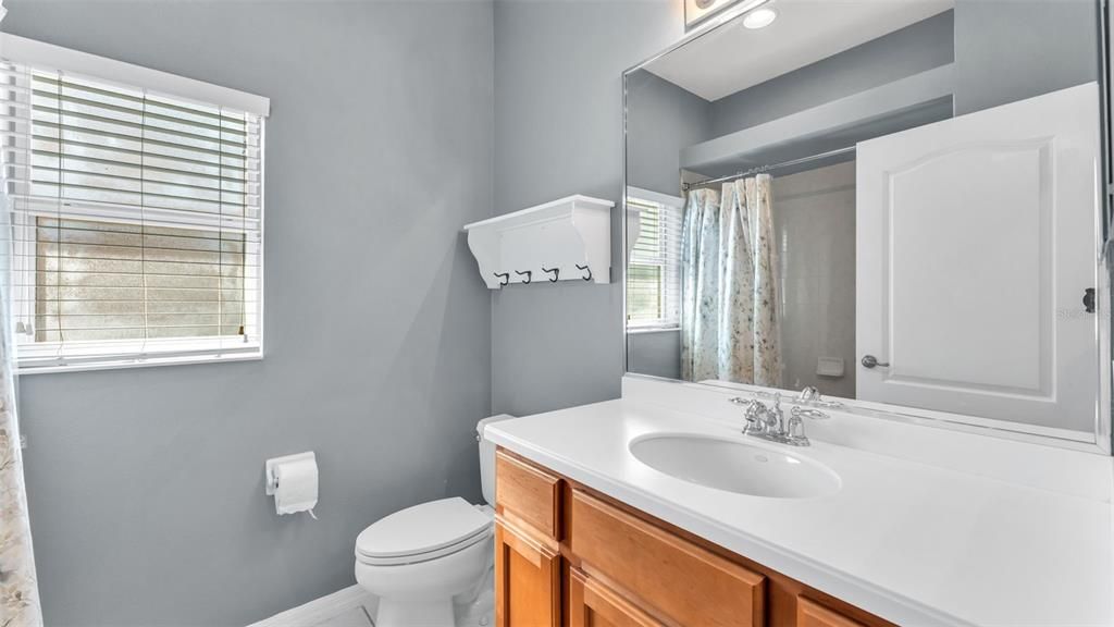 合同活跃: $249,900 (3 贝兹, 2 浴室, 1354 平方英尺)