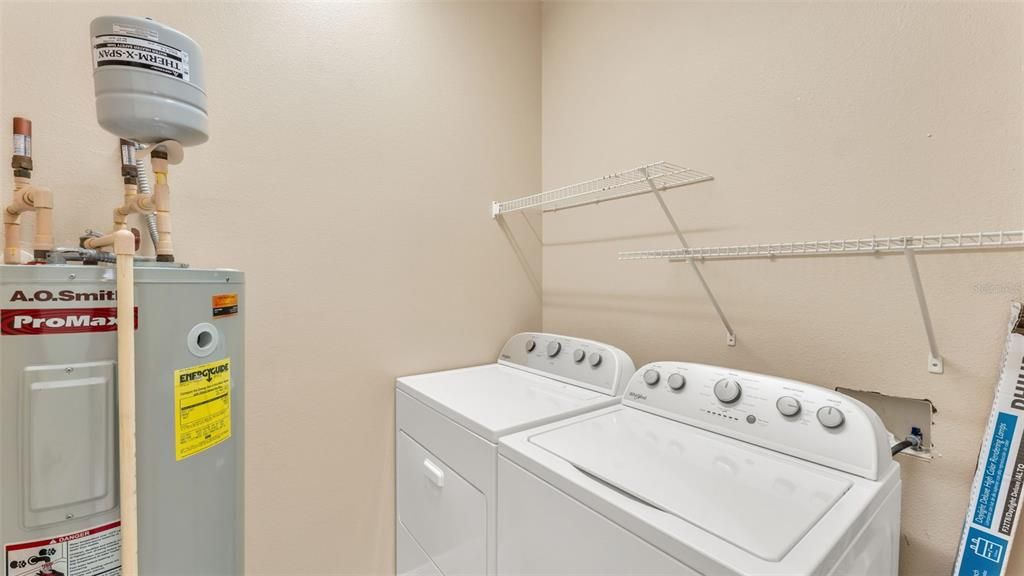 合同活跃: $249,900 (3 贝兹, 2 浴室, 1354 平方英尺)