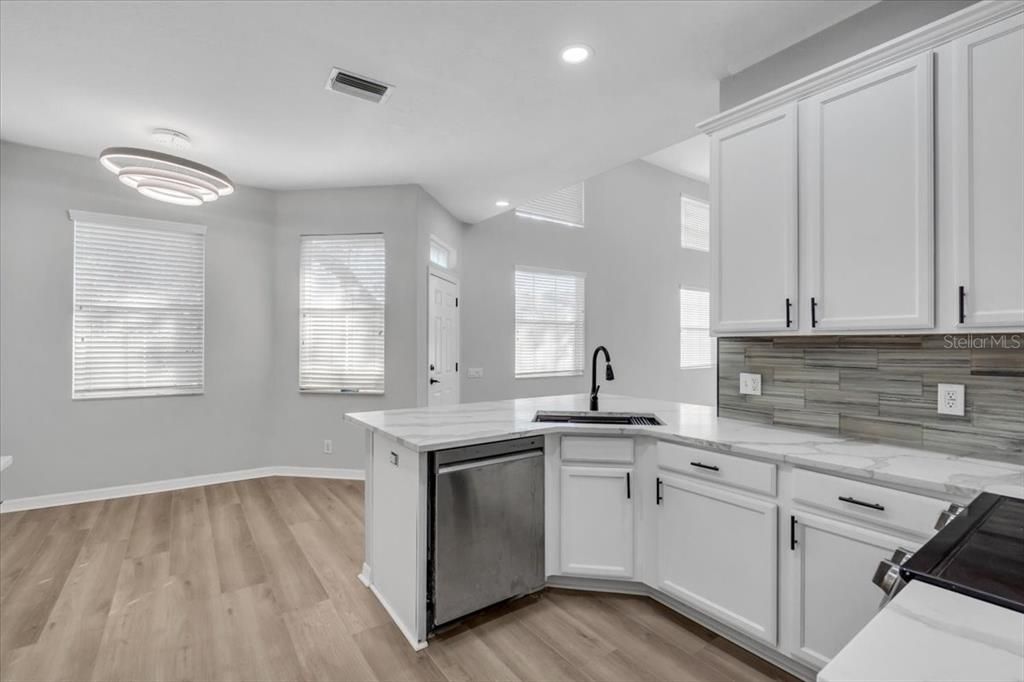 На продажу: $485,000 (3 спален, 2 ванн, 2027 Квадратных фут)