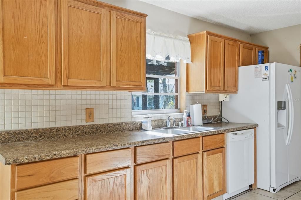 Activo con contrato: $160,000 (2 camas, 2 baños, 1159 Pies cuadrados)