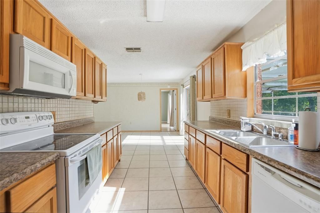 Activo con contrato: $160,000 (2 camas, 2 baños, 1159 Pies cuadrados)