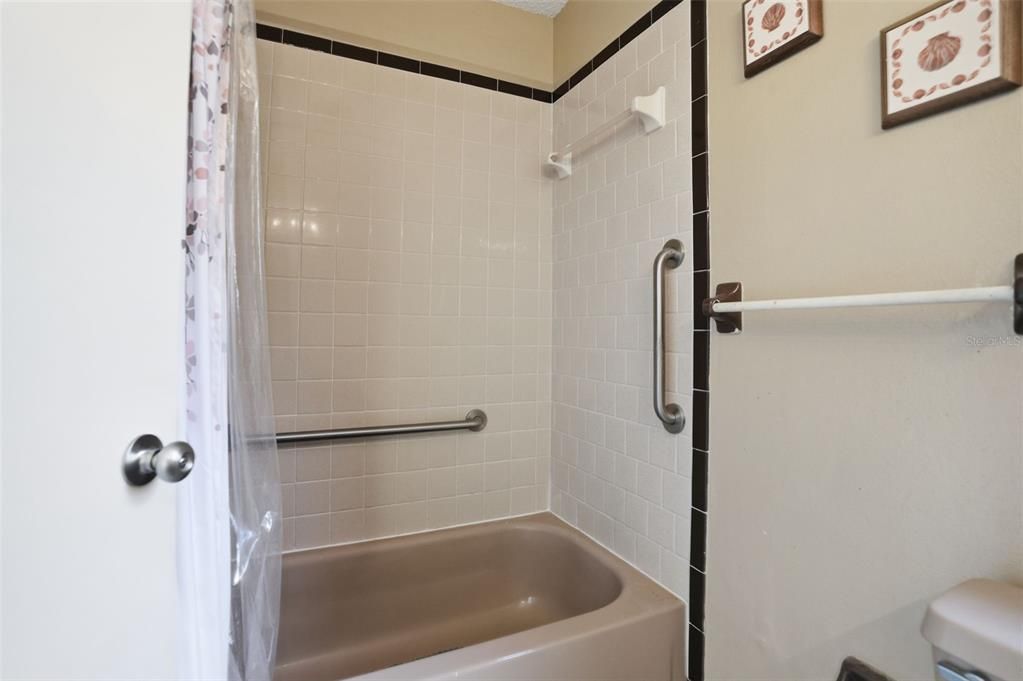 Activo con contrato: $160,000 (2 camas, 2 baños, 1159 Pies cuadrados)