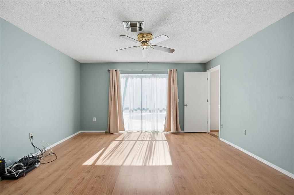 Activo con contrato: $160,000 (2 camas, 2 baños, 1159 Pies cuadrados)