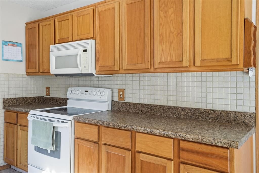 Activo con contrato: $160,000 (2 camas, 2 baños, 1159 Pies cuadrados)