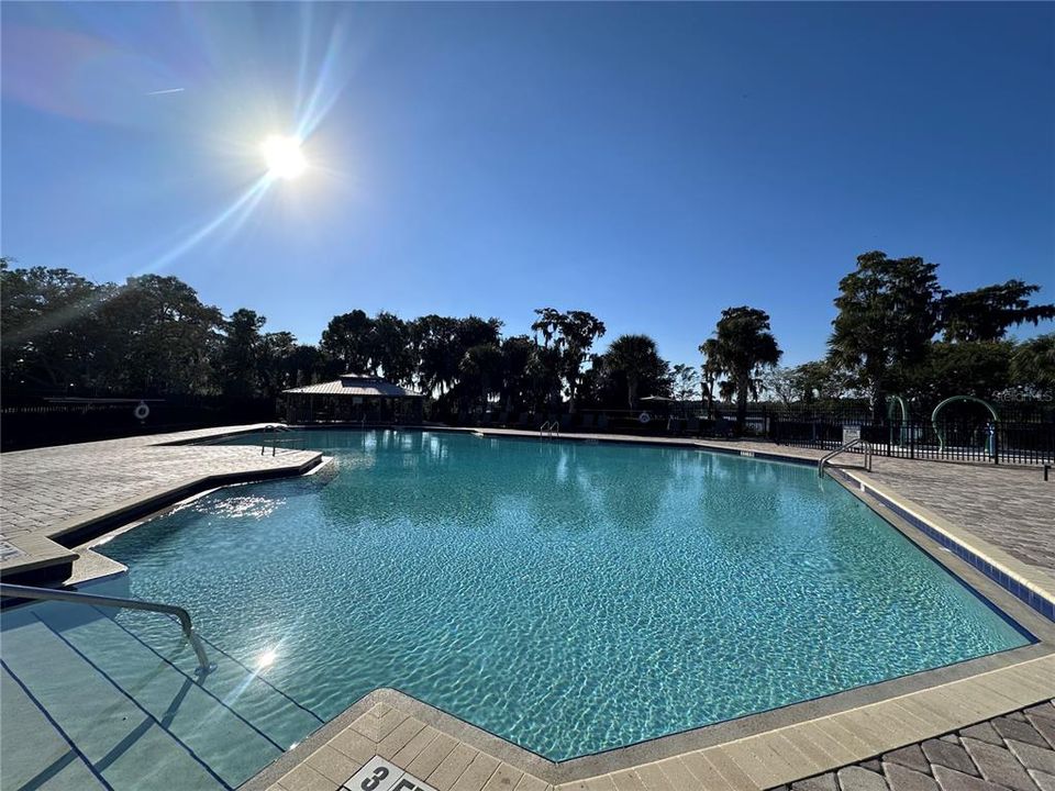 出租: $3,400 (4 贝兹, 2 浴室, 2612 平方英尺)