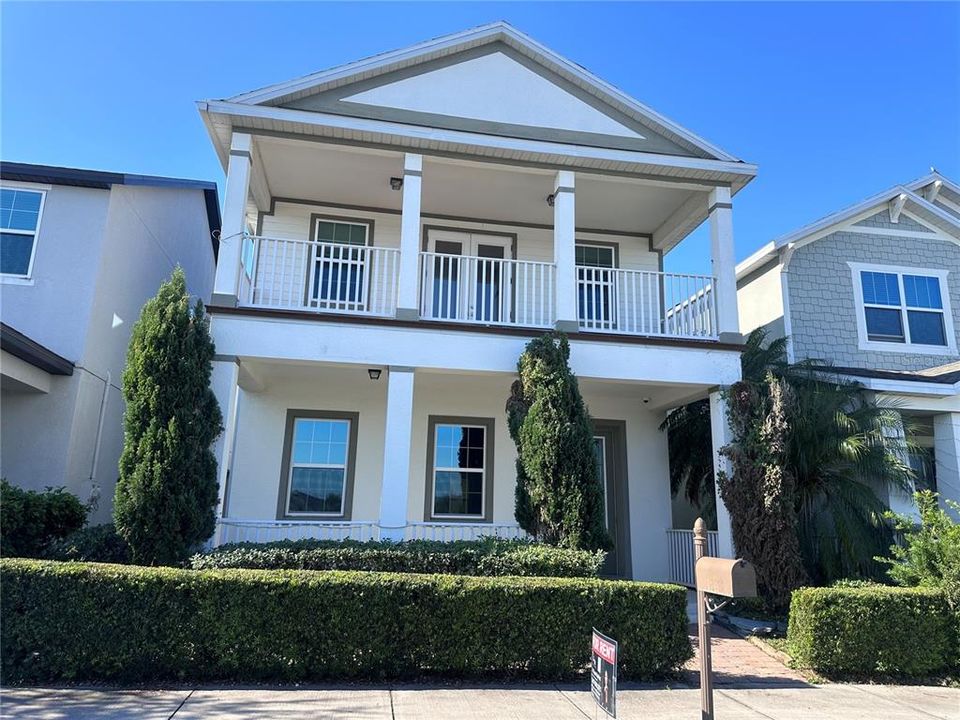 出租: $3,400 (4 贝兹, 2 浴室, 2612 平方英尺)