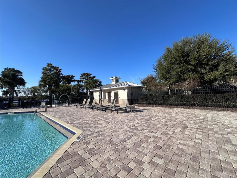 出租: $3,400 (4 贝兹, 2 浴室, 2612 平方英尺)