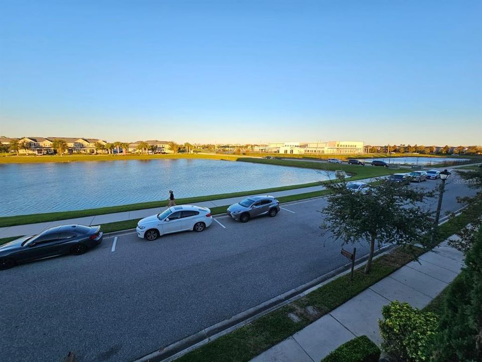 出租: $3,400 (4 贝兹, 2 浴室, 2612 平方英尺)