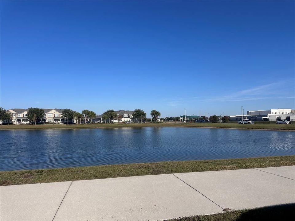 出租: $3,400 (4 贝兹, 2 浴室, 2612 平方英尺)