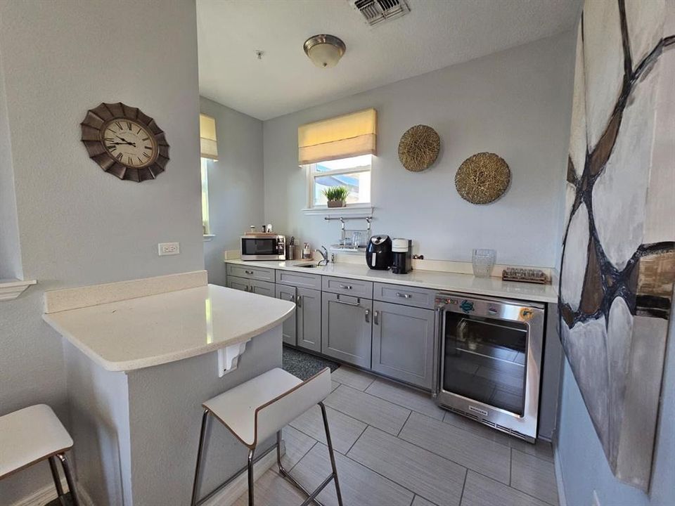 出租: $3,400 (4 贝兹, 2 浴室, 2612 平方英尺)