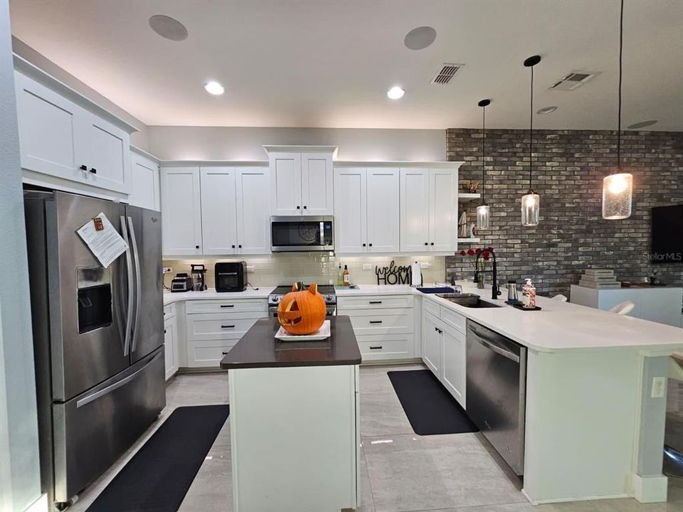 出租: $3,400 (4 贝兹, 2 浴室, 2612 平方英尺)