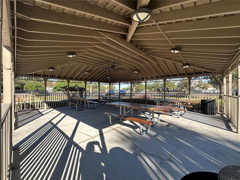 出租: $3,400 (4 贝兹, 2 浴室, 2612 平方英尺)