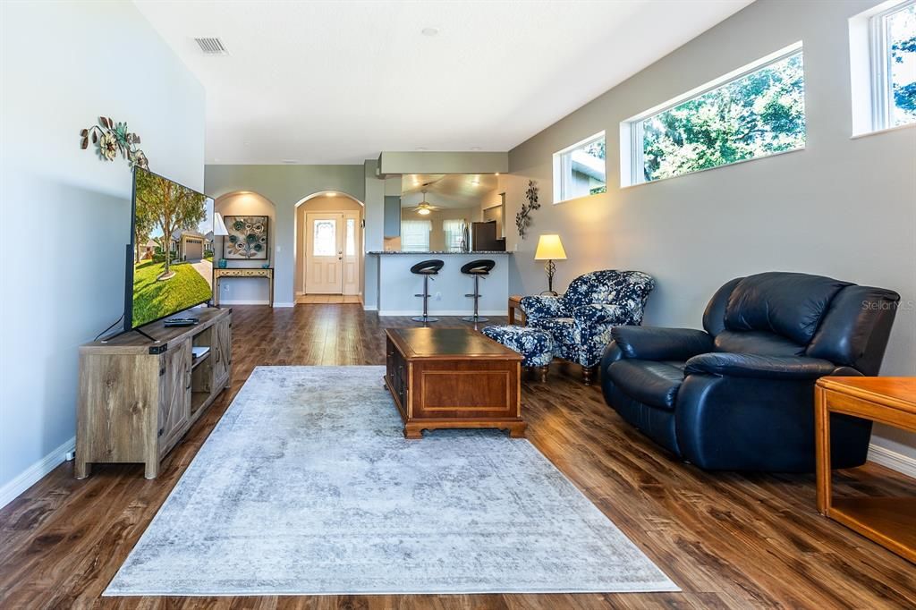 待售: $285,000 (3 贝兹, 2 浴室, 1621 平方英尺)