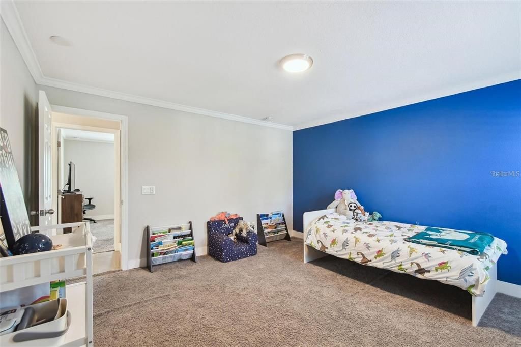 合同活跃: $4,250 (4 贝兹, 3 浴室, 2404 平方英尺)