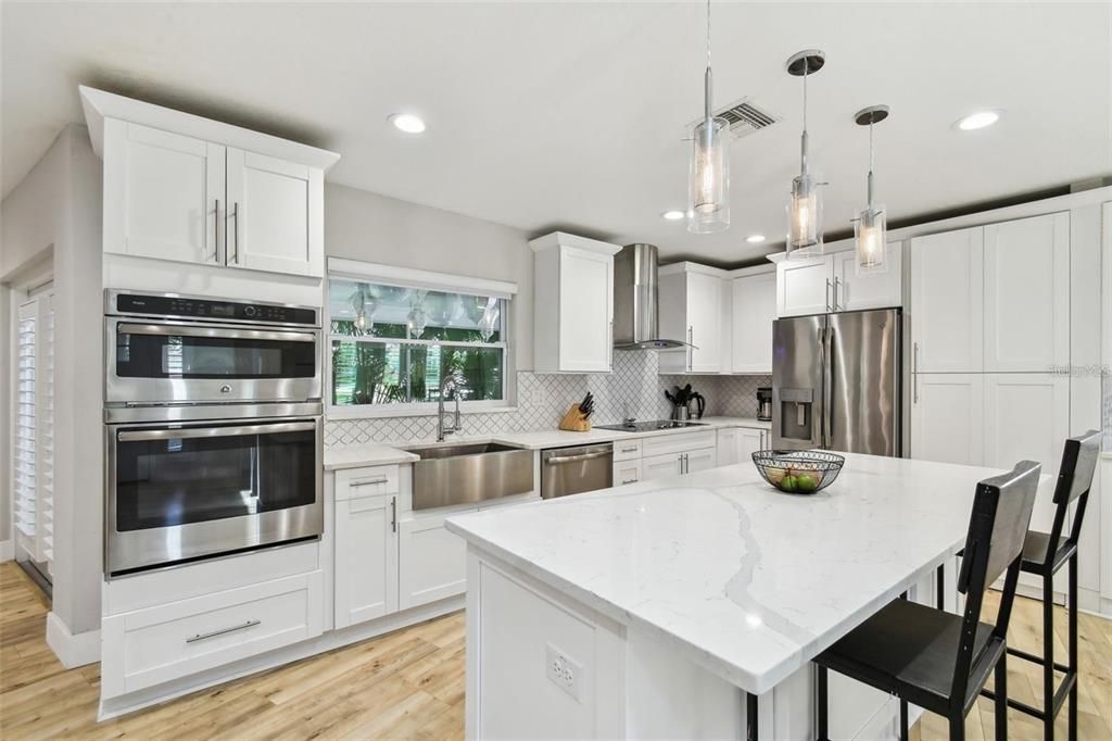 合同活跃: $4,250 (4 贝兹, 3 浴室, 2404 平方英尺)