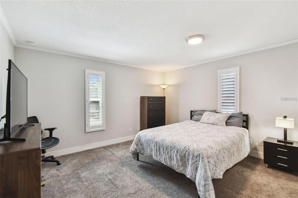 合同活跃: $4,250 (4 贝兹, 3 浴室, 2404 平方英尺)