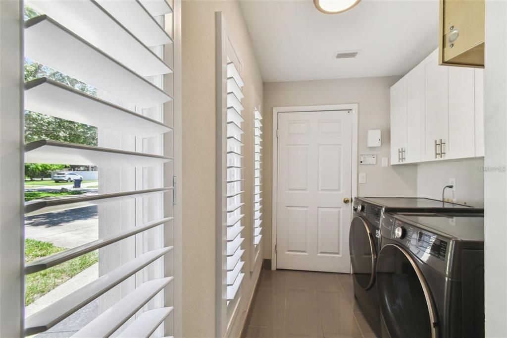 合同活跃: $4,250 (4 贝兹, 3 浴室, 2404 平方英尺)