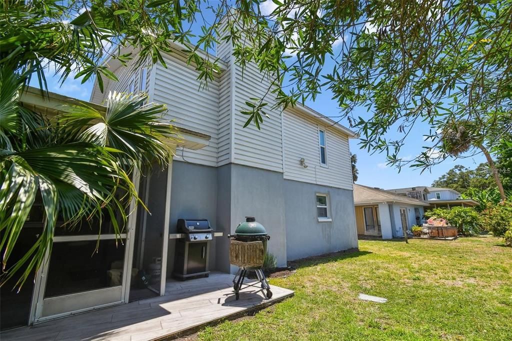 合同活跃: $4,250 (4 贝兹, 3 浴室, 2404 平方英尺)