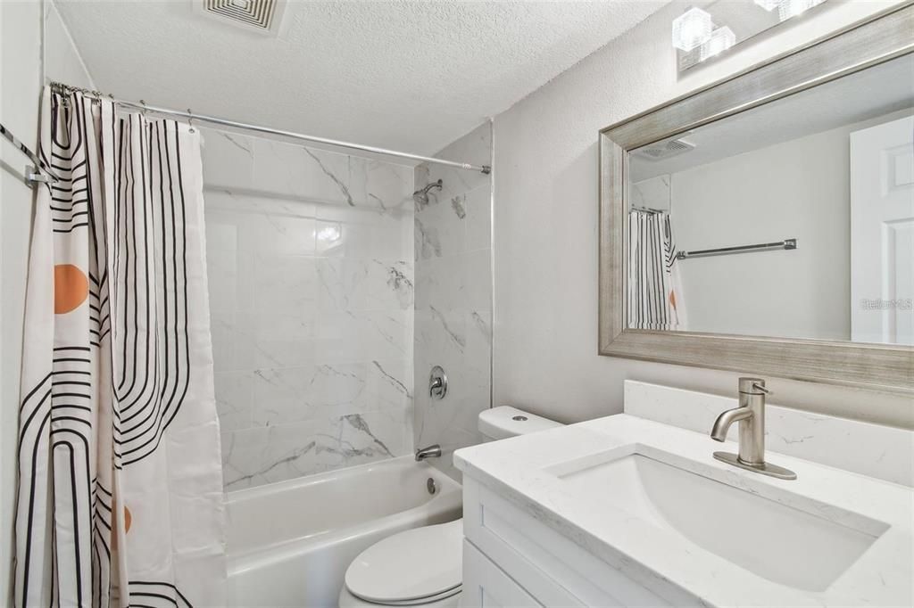 合同活跃: $4,250 (4 贝兹, 3 浴室, 2404 平方英尺)