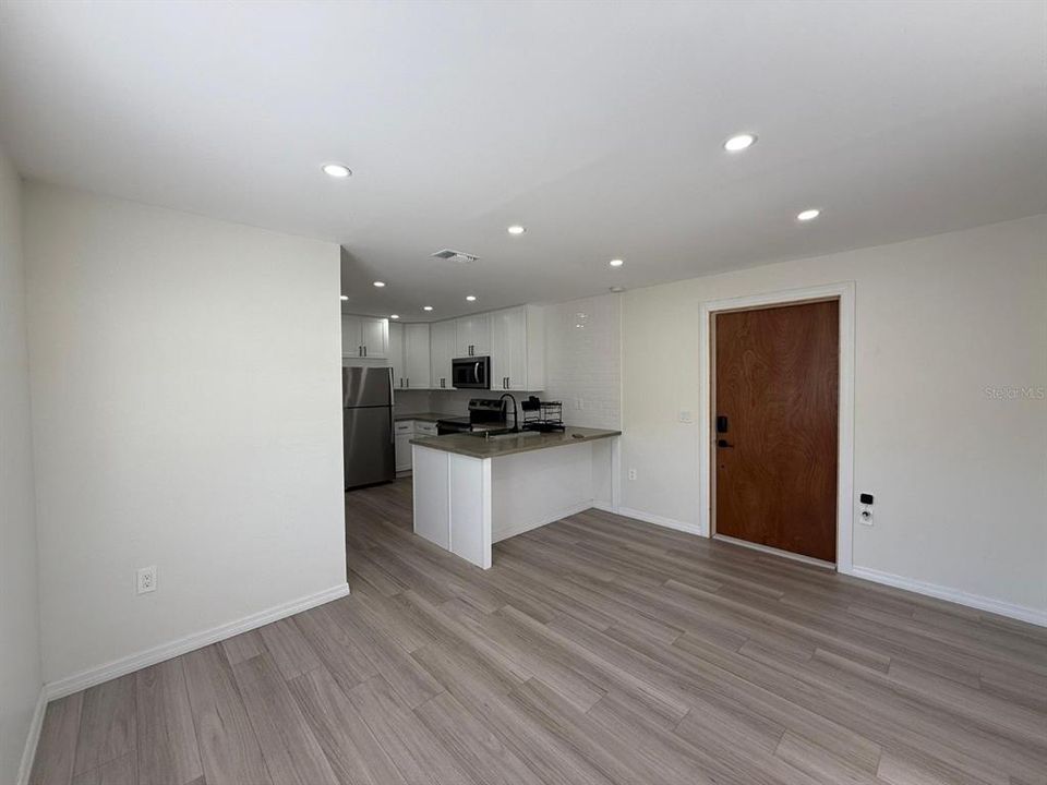 For Rent: $2,800 (4 beds, 2 baths, 1894 Square Feet)