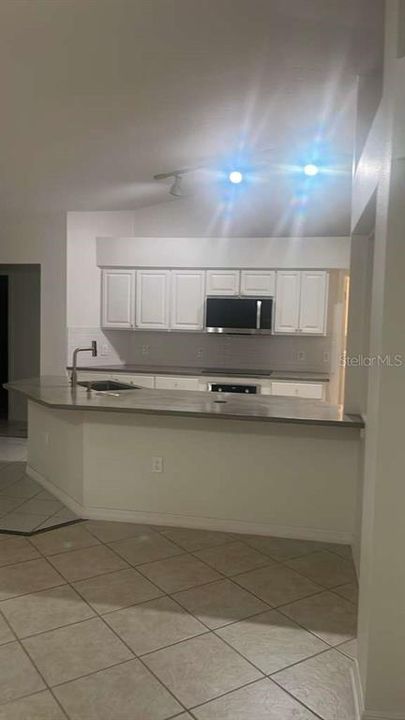 For Rent: $2,800 (4 beds, 2 baths, 1894 Square Feet)