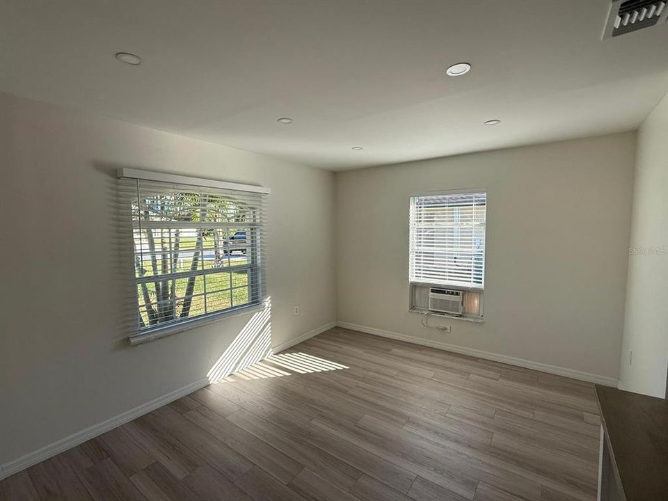 For Rent: $2,800 (4 beds, 2 baths, 1894 Square Feet)