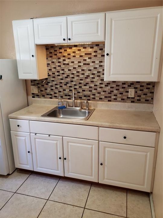 For Sale: $199,900 (2 beds, 1 baths, 1127 Square Feet)