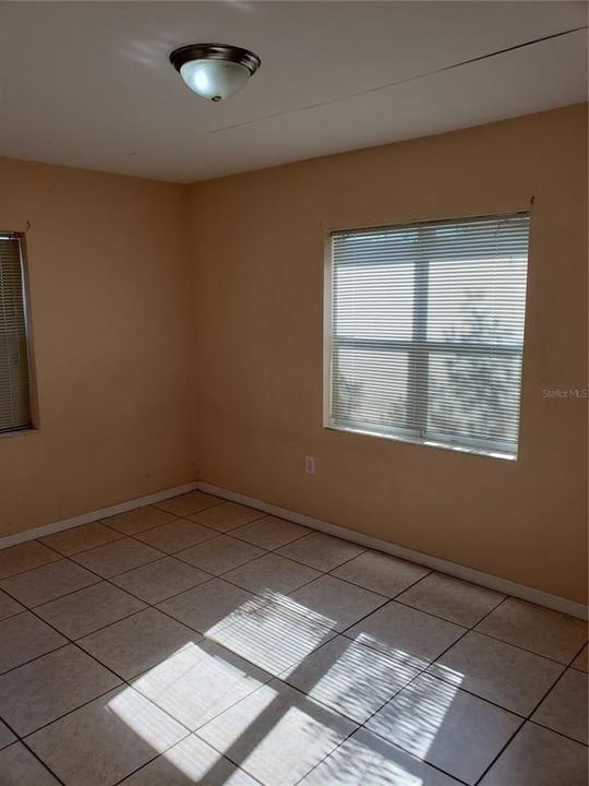 For Sale: $199,900 (2 beds, 1 baths, 1127 Square Feet)