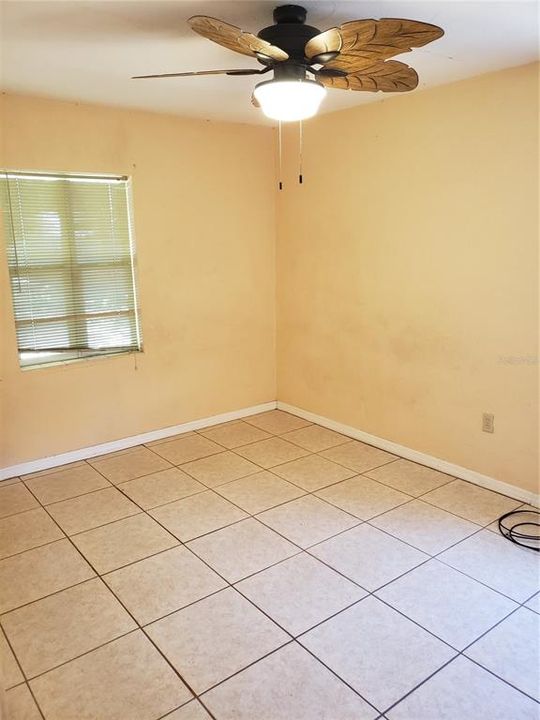 For Sale: $199,900 (2 beds, 1 baths, 1127 Square Feet)
