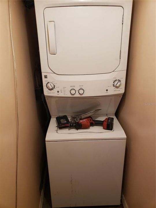 For Sale: $199,900 (2 beds, 1 baths, 1127 Square Feet)