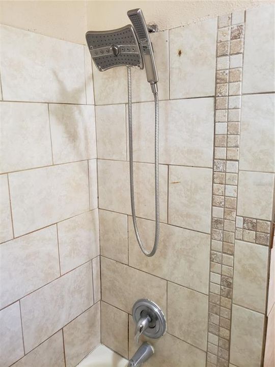 For Sale: $199,900 (2 beds, 1 baths, 1127 Square Feet)