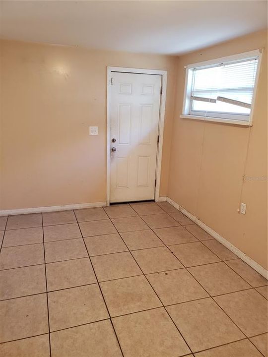For Sale: $199,900 (2 beds, 1 baths, 1127 Square Feet)