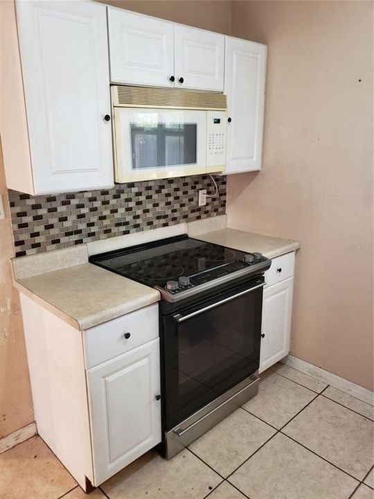 For Sale: $199,900 (2 beds, 1 baths, 1127 Square Feet)
