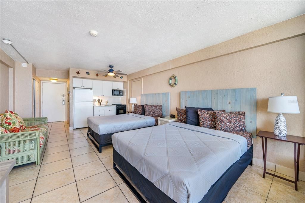 For Sale: $165,000 (1 beds, 1 baths, 358 Square Feet)