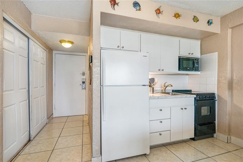 For Sale: $165,000 (1 beds, 1 baths, 358 Square Feet)