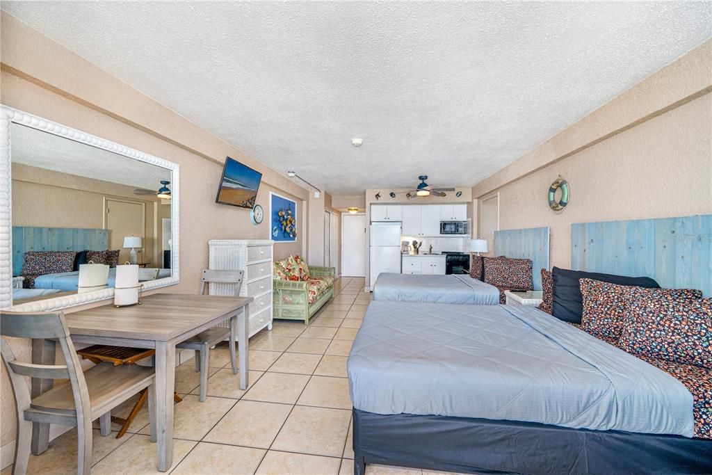 For Sale: $165,000 (1 beds, 1 baths, 358 Square Feet)