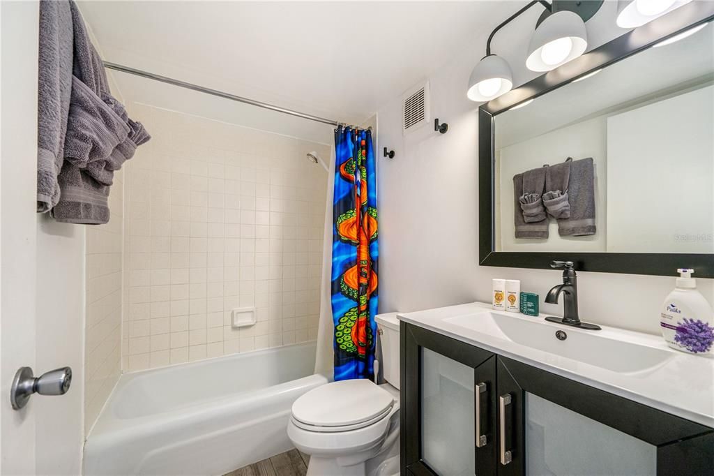 For Sale: $165,000 (1 beds, 1 baths, 358 Square Feet)